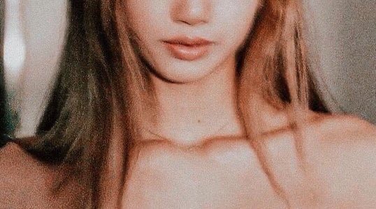 JLSFOLDER's tweet photo. today’s topic: jenlisa’s collarbones https://t.co/47CwxrPeE0