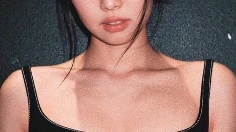 JLSFOLDER's tweet photo. today’s topic: jenlisa’s collarbones https://t.co/47CwxrPeE0