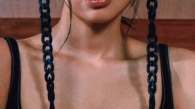 JLSFOLDER's tweet photo. today’s topic: jenlisa’s collarbones https://t.co/47CwxrPeE0