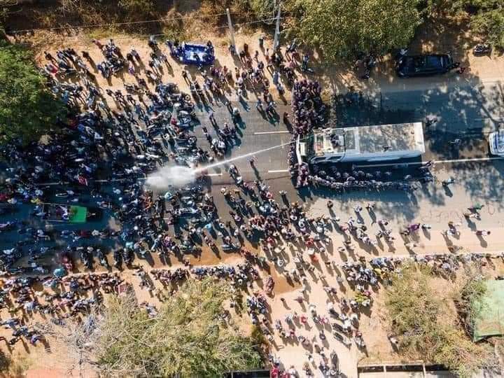 GadayHtoon's tweet photo. Day by day, the military coup is getting worse and they're starting to show their true colors
Today they've started using chemical-mixed water to spray on the peaceful protesters.
#WhatsHappeningInMyanmar
#RejectMilitaryCoup
#SaveMyanmar https://t.co/zQoLD7KqHa