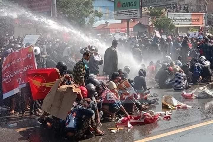 ChiThwae's tweet photo. HERE OUR VOICE

Military coup is not our government.
Our elected government is our government. 
The military disrupted the protesters mercilessly today. 
#WhatsHappeningInMyanmar
#Feb9Coup https://t.co/9xd8WFxake