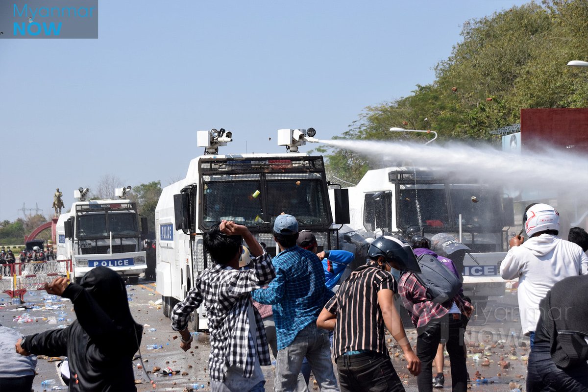JiYoonMin5's tweet photo. In Myanmar,Police used water pressure trucks and tear bombs to make harmful to the people who are demonstrating peacefully !
Where is Justice? Where is Human Right?  
HEAR OUR VOICE
#WhatsHappeningInMyanmar
#Feb9Coup
@UNHumanRights https://t.co/qJ2cexjXmL