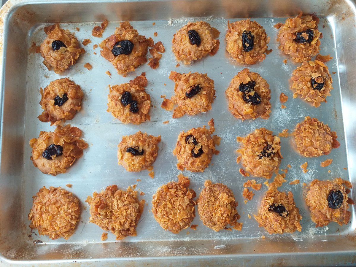 bevng1971's tweet photo. 2nd and last round of my baking #cornflakecookies for #ChineseNewYear . Tmr im baking ladt round of pineapple tarts. These are mostly for family and close friends to try 😁 wont be baking pineapple tarts or cornflakes cookies after dis cny 🤭😄 https://t.co/zLhAhl0TeR