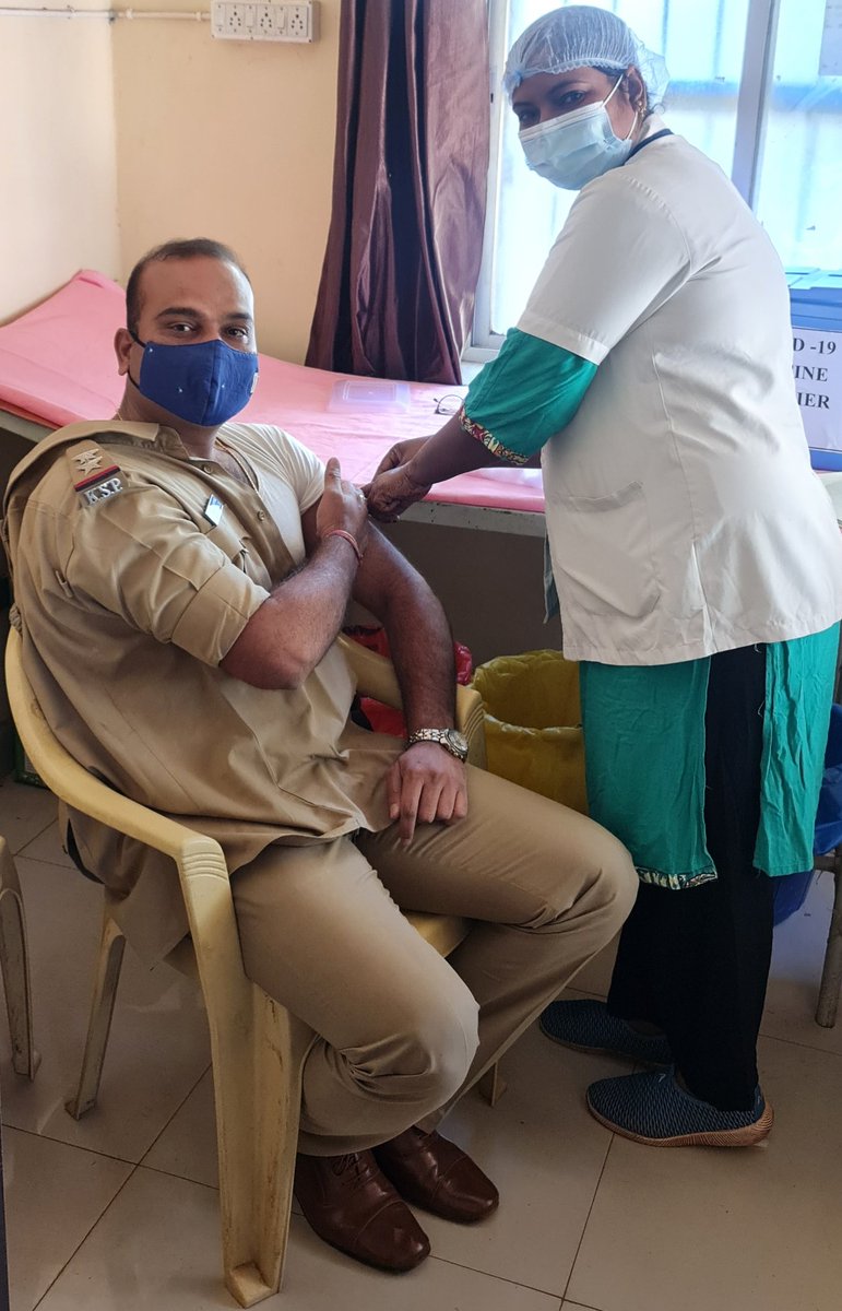 SantoshLTPSI's tweet photo. Privileged for being a front line worker. Today, I got vaccinated against Covid-19, I urge all my fellow citizens to get vaccinated when your turn comes for getting vaccinated as it has no side effects. 🙏 https://t.co/13Nqb0kFSe