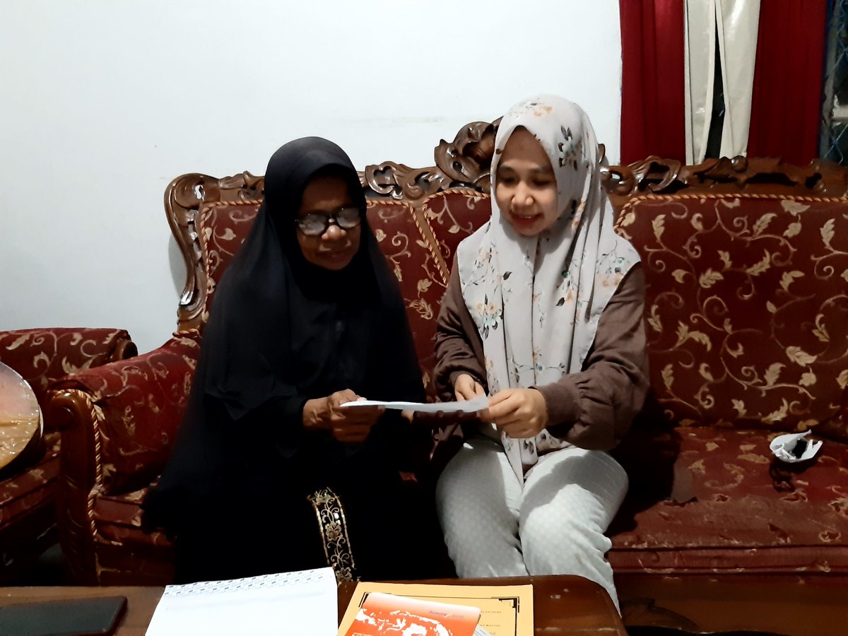 AsmitaWulansar3's tweet photo. Bimbingan pada kopwan bersemi mengenai aturan kelengkapn atribut koperasi yaitu papan struktur organisasi dan pelaksanaan RAT https://t.co/fW35gkU9A2