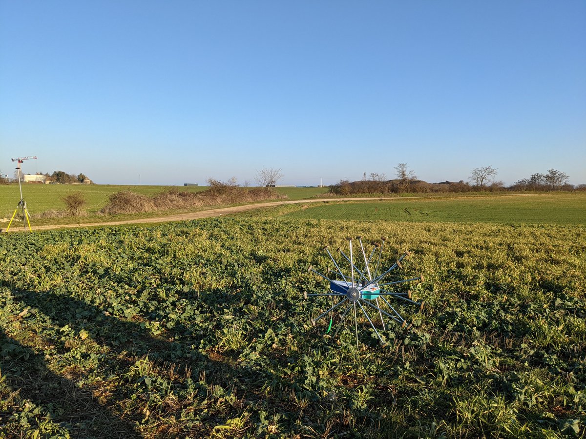 Meropy_Robotic's tweet photo. Nous étions le mois dernier en démo chez @DijonCereales , ici sur #colzas en semis direct. Sol gelé et T° négatives.
#agtech #agrobot #agriculturedeprecision #SentiV #scouting https://t.co/DeGFpbAfG4