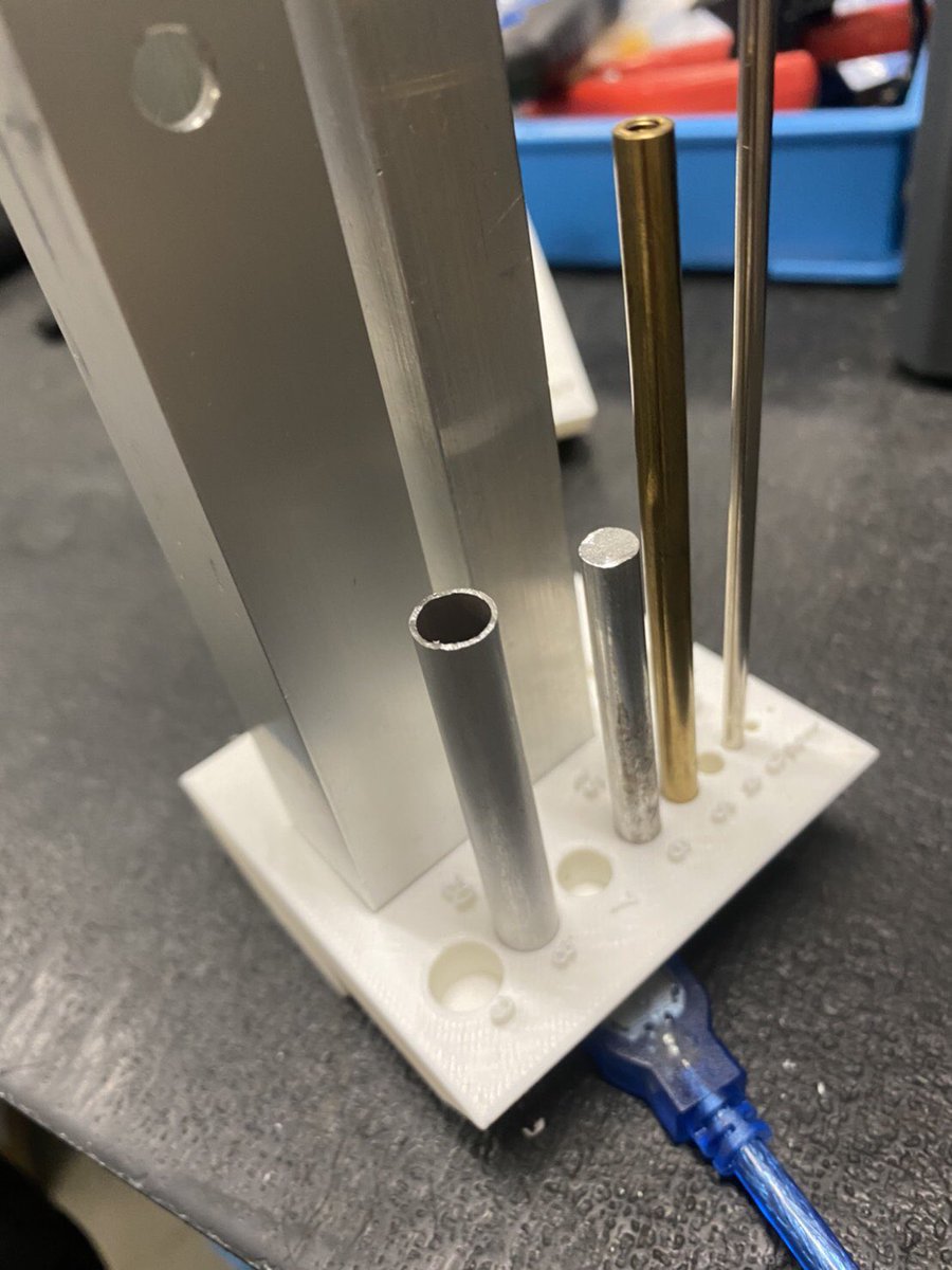 jiyukobo_resu's tweet image. 自由工房に頂いた寄付金で新しい3Dプリンタ　#FLASHFORGE 社製　#CREATORPRO2 を導入しました！
精度、質、共に最高です！