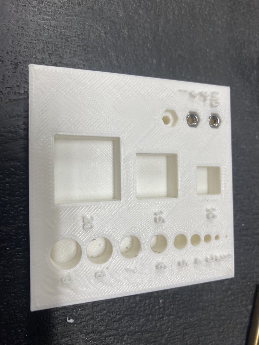 jiyukobo_resu's tweet image. 自由工房に頂いた寄付金で新しい3Dプリンタ　#FLASHFORGE 社製　#CREATORPRO2 を導入しました！
精度、質、共に最高です！