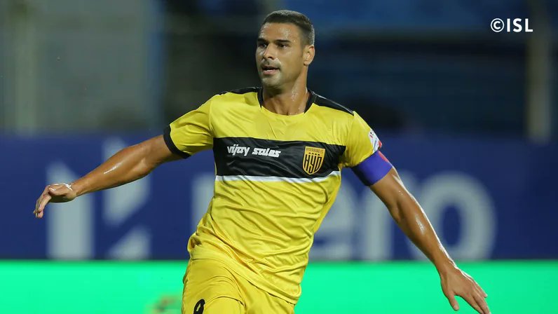 He is good in the box, competing in 10.3 aerial duels per 90 and has also made the most expected goal contributions in the league this season. Inspite of this prowess as a striker in the box, Aridane is very selfless in stretching opposition defenders out of their position (2/3)