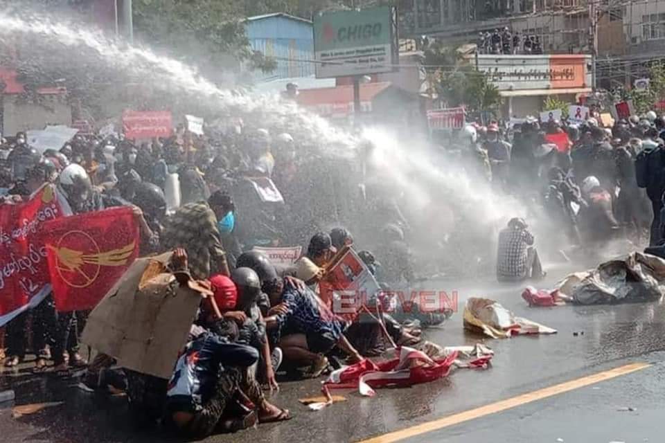 I have no words to say about these pictures 😢😢😢
please retweet to notice the world.
#WhatsHappeningInMyanmar 
#Coup9Feb