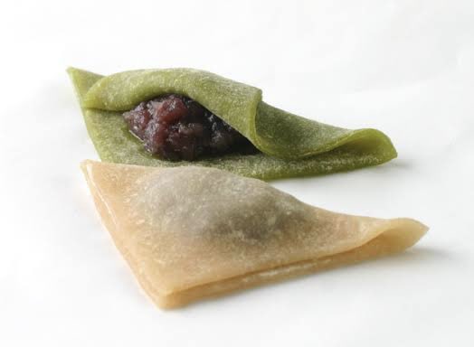 京都土産に 八つ橋よろしく って言うけど 人によって認識が違うらしく 八つ橋 を買って行くと ｺﾚｼﾞｬﾅｲ みたいな目されるんやけど Togetter