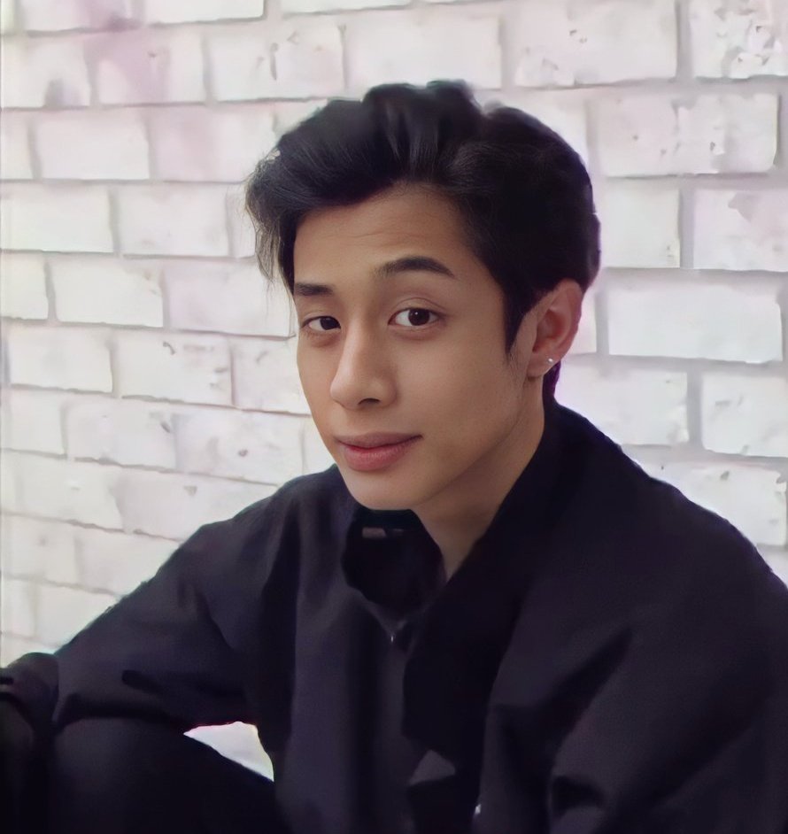 eldi09_'s tweet photo. @BGYO_intl @bgyo_ph despite the angas look, because he is rapper, may soft spot pa rin especially if its about family and he also cover a hill song. hardwork and perseverance also because he came late as a member but he managed to keep up with other members.
#TeamBGYOintl #TeamMikkiINTL https://t.co/MD364FtnAj