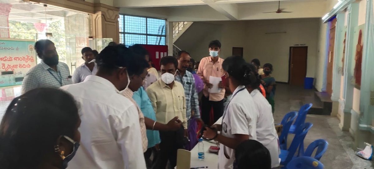 chittoormunici1's tweet photo. తిరుపతి స్విమ్స్, చిత్తూరు నగరపాలక సంస్థ ఆధ్వర్యంలో ఉచిత వైద్య శిబిరాన్ని మంగళవారం నగర కమిషనర్ విశ్వనాథ్ ప్రారంభించారు. పింక్ బస్సు ద్వారా నగరపాలక పారిశుద్ధ్య మహిళా కార్మికులకు క్యాన్సర్ స్క్రీనింగ్ పరీక్షలు నిర్వహించారు.
#SS2021
#SwachhAndhra
#Collectorctr
#svimspinkbus https://t.co/jSCPByLmAR