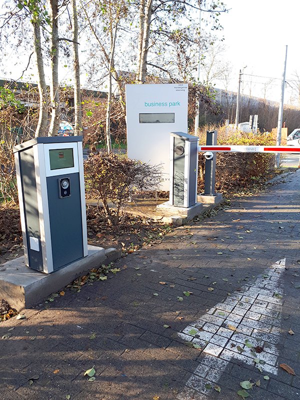 AlphatronicsBel's tweet photo. Complete ‘sleutel op de deur’-oplossing voor Smart Parking - https://t.co/HJnHK7b7jb https://t.co/2mxHVKj8Gg