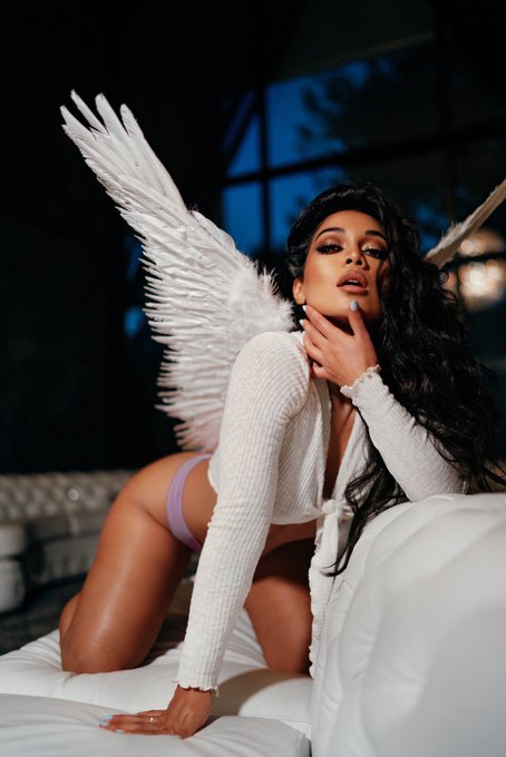 My only job is to make sure I take you to #heaven https://t.co/7A6sBkxZbe<a href="/tag/heaven"class="tags">#heaven</a>