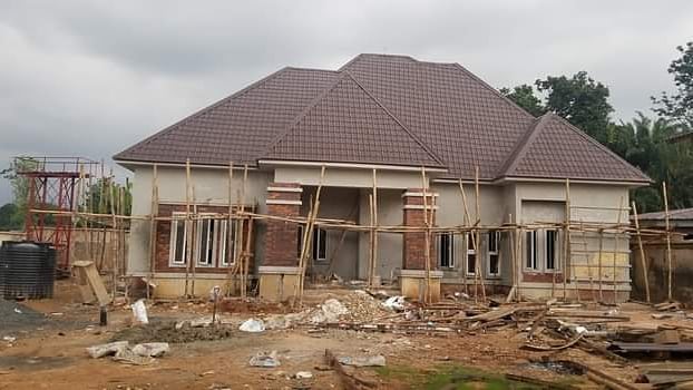 FitBabaEnt's tweet photo. FEEL THE TRANSFORMATION!

Recently renovated 4 bedroom bungalow, all rooms en-suite Renovations cost 10m Naira. 

Location: Ukala, Delta State. 
Call or WhatsApp us today +2348077432692, to get you the home you desire. 
#realtor #fitbabarealty #realestate  #renovationproject https://t.co/v4RlxtPl0R