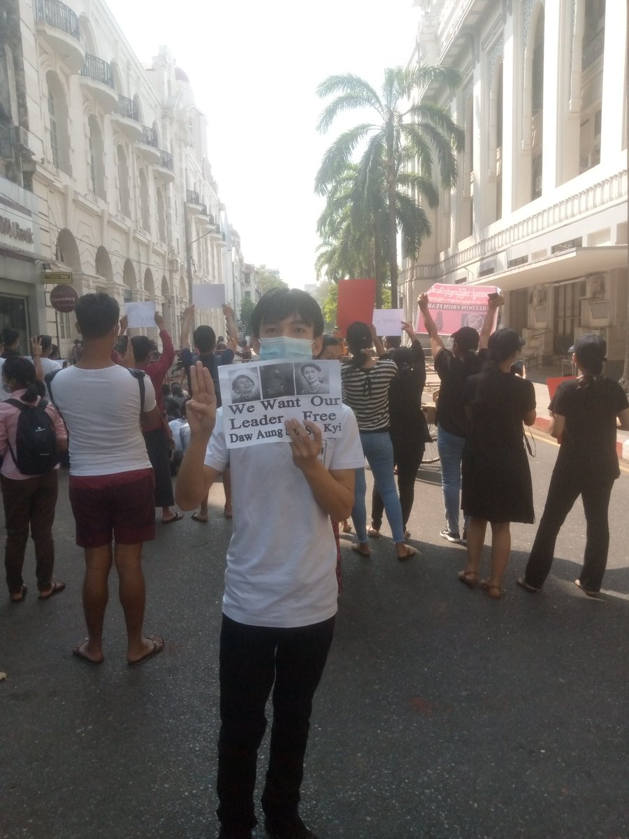 seulnyi's tweet photo. #savemyanmarfrommilitarycoup
#AungSanSuuKyi_government https://t.co/L6zQymwaS4