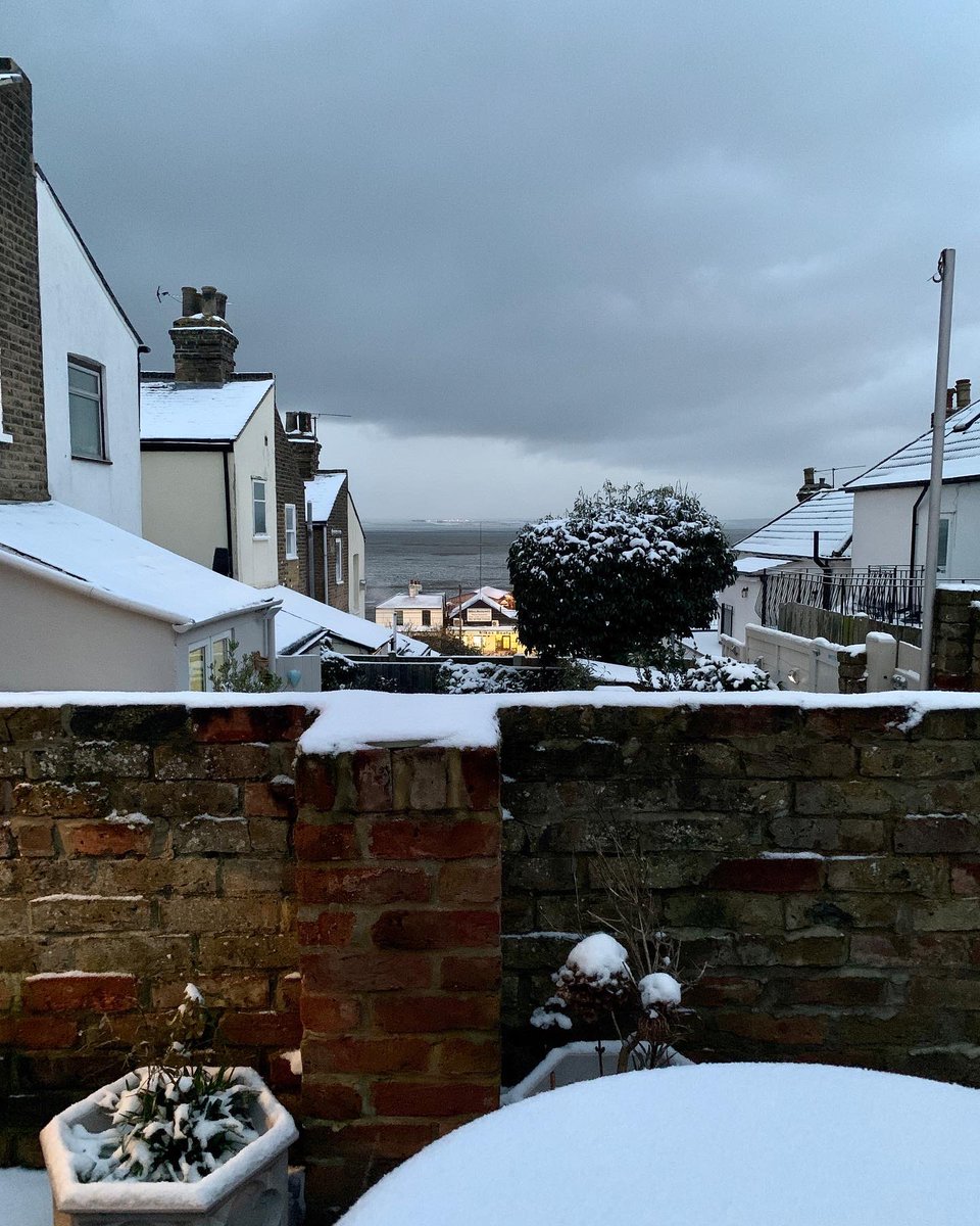 FlacaLeigh's tweet photo. Afuera está como chupete'lao!
🥶 pero adentro de la casa...
#home #cold #freezing #snowday #snow #cozy #leighonsealife #southend https://t.co/KTZo1oP8yu