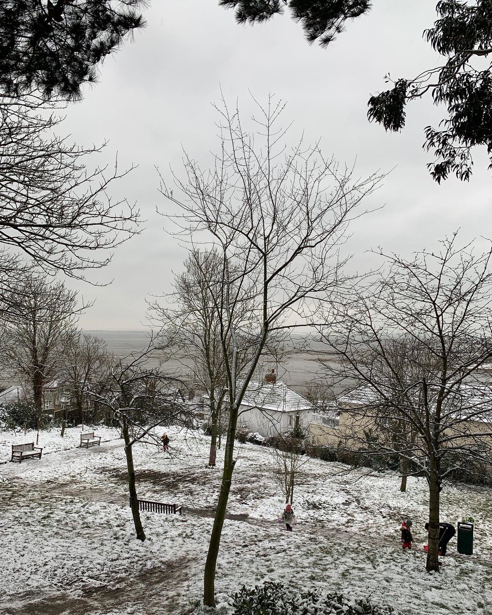 FlacaLeigh's tweet photo. Afuera está como chupete'lao!
🥶 pero adentro de la casa...
#home #cold #freezing #snowday #snow #cozy #leighonsealife #southend https://t.co/KTZo1oP8yu