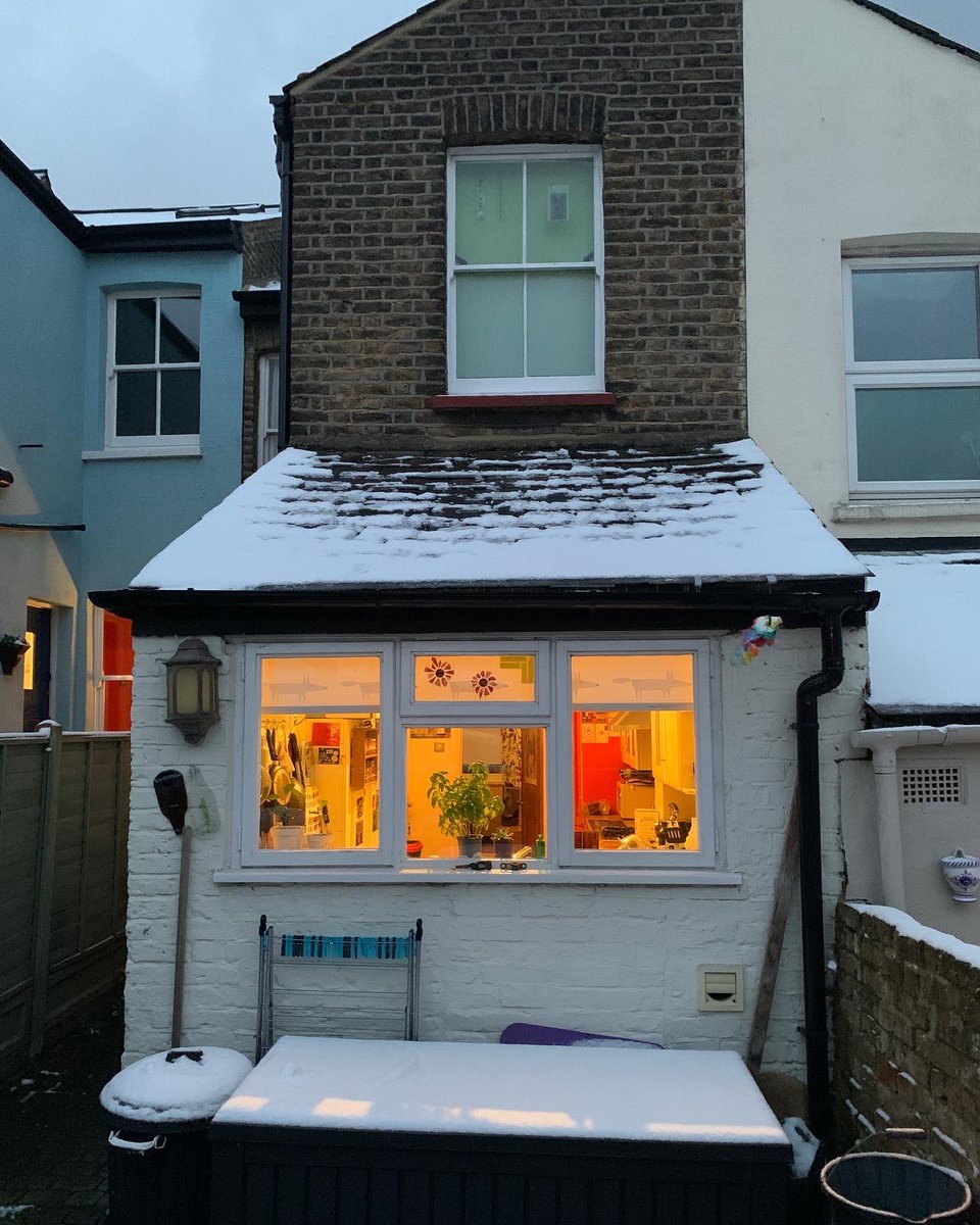 FlacaLeigh's tweet photo. Afuera está como chupete'lao!
🥶 pero adentro de la casa...
#home #cold #freezing #snowday #snow #cozy #leighonsealife #southend https://t.co/KTZo1oP8yu