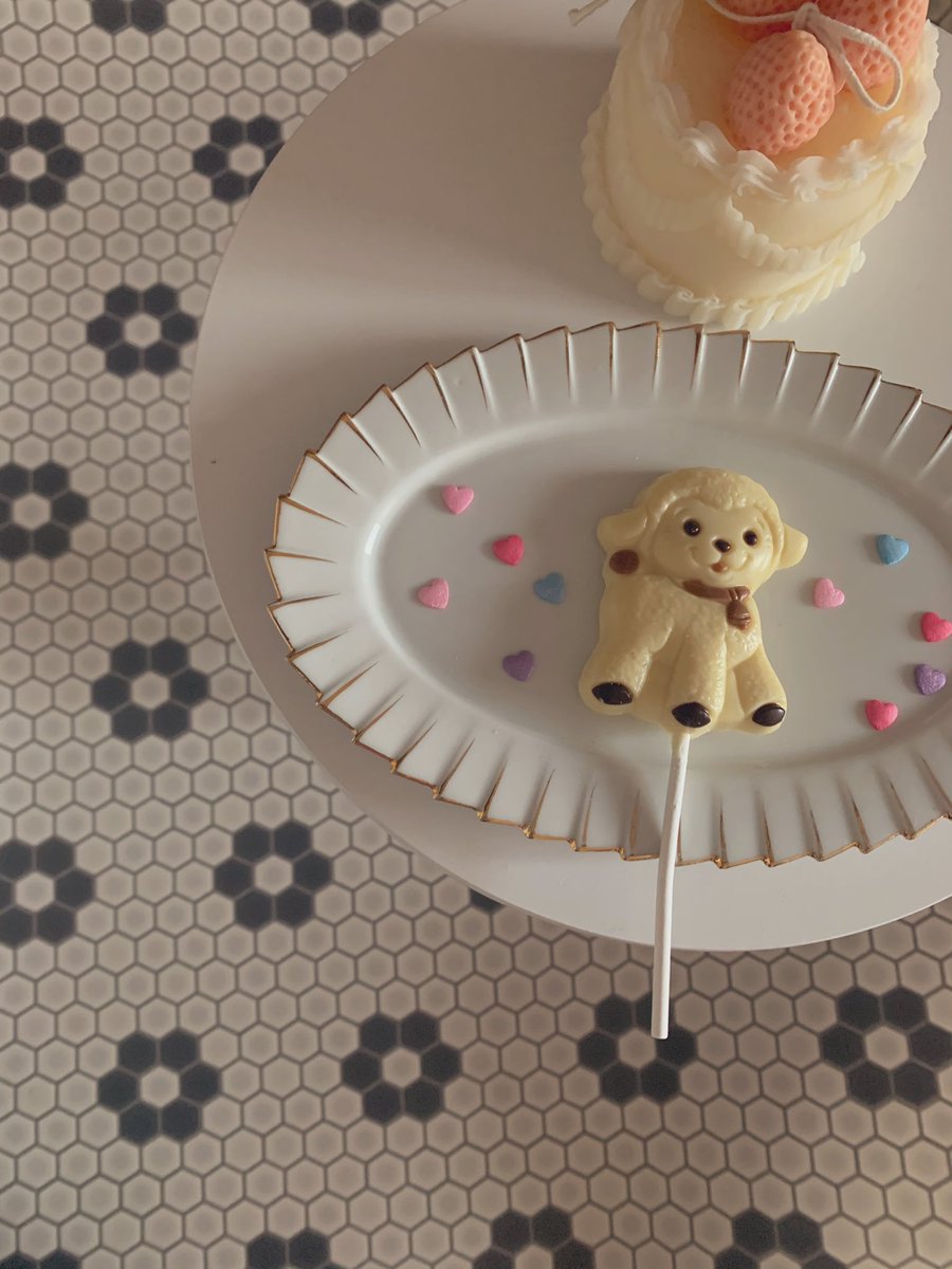 もうすぐバレンタインですね🍫
写真はコメダ珈琲のゴディバコラボと、カルディで買ったロリポップチョコ❤︎