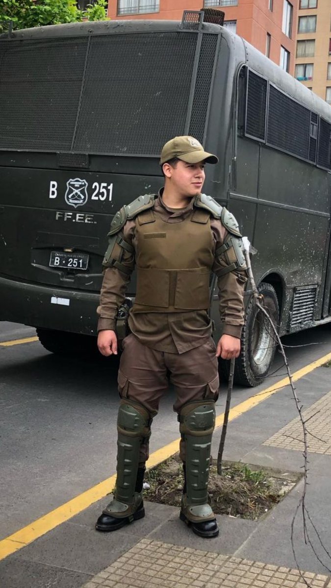 mmyers08994900's tweet photo. #uniformados #uniformadossexys #uniformadoshot #carabineroshot #men #hombres #hombresguapos #gendarmeriahot #heteroengañado #guapos #uniform #soldadosguapos #pdiguapos #sexyguys #sexyuniform #gendarmesguapos #MachosHeteros #marinoshot https://t.co/UhHLdklrYY