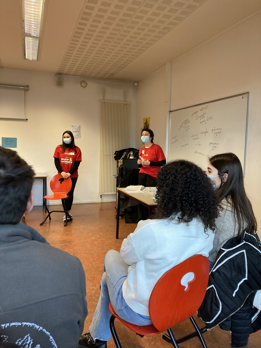 [Demo’Campus]
Atelier~métier de l’étudiant~avec des 1ère GT du #lyceemoquetLenoir à Châteaubriant
4 étudiant.e.s de @UnivNantes ont fait le déplacement avec 4 volontaires en SC de l’Afev
430 jeunes rencontrés depuis 21.
<a href="/acnantes/">Académie de Nantes</a> <a href="/Prefet44/">Préfet des Pays de la Loire et de Loire-Atlantique</a> <a href="/paysdelaloire/">Pays de la Loire</a> #democampus #orientation