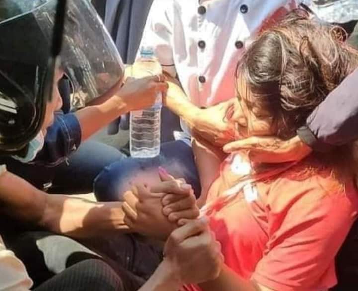WaiNyeinEi1's tweet photo. According to the Article 19_the Universal Declaration of Human Rights, Everyone has the right to freedom of opinion and expression. The Military is violating the human rights. We don't have weapons, we just express our rights.
#WeNeedDemocracy
#WhatsHappeningInMyanmar
#9Feb21 https://t.co/SCxDavoYwL