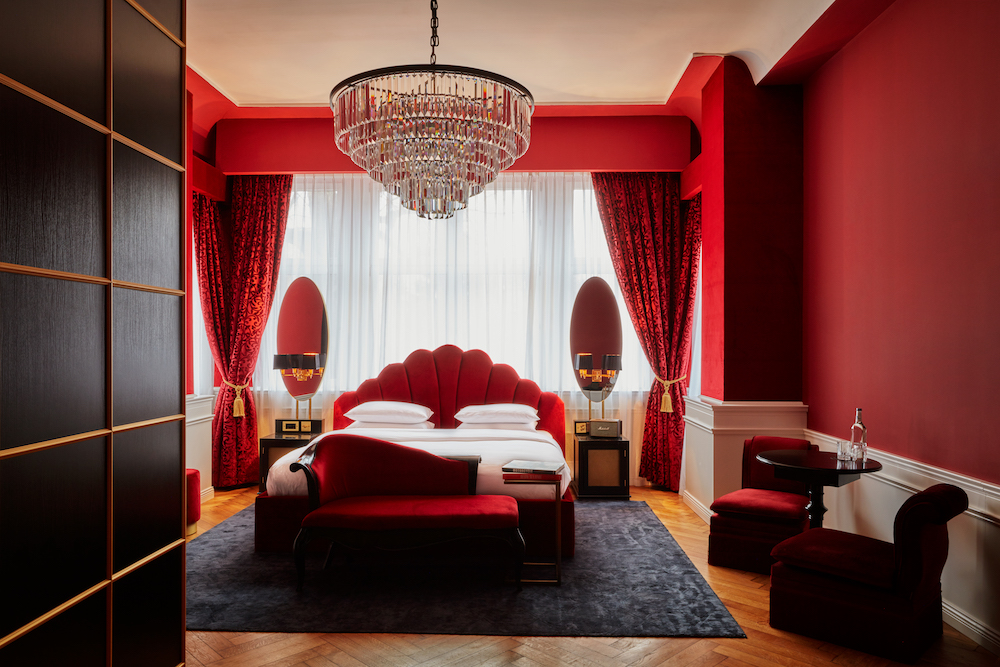 HotelDesigns's tweet photo. 5 minutes with: Interior designer Saar Zafrir who is on a mission to 'boutique-ify’ large corporate hotels…

https://t.co/8HCgKXe9JX

#hoteldesign #interiordesign #interview #design https://t.co/MbZowxDJTQ