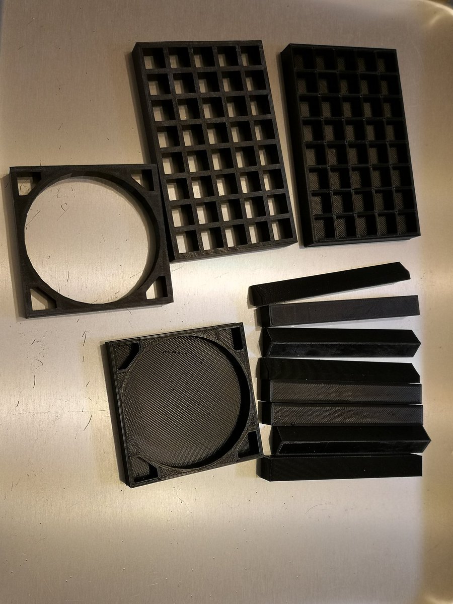 Kenshi2009's tweet image. Design a paint brush stand to match the unnecessary cup with the brush wash. Very easy to use!
いらないコップを筆洗いに合わせて設計したペイントブラシ立て。すごく使いやすい！
#snapmaking #upcycling