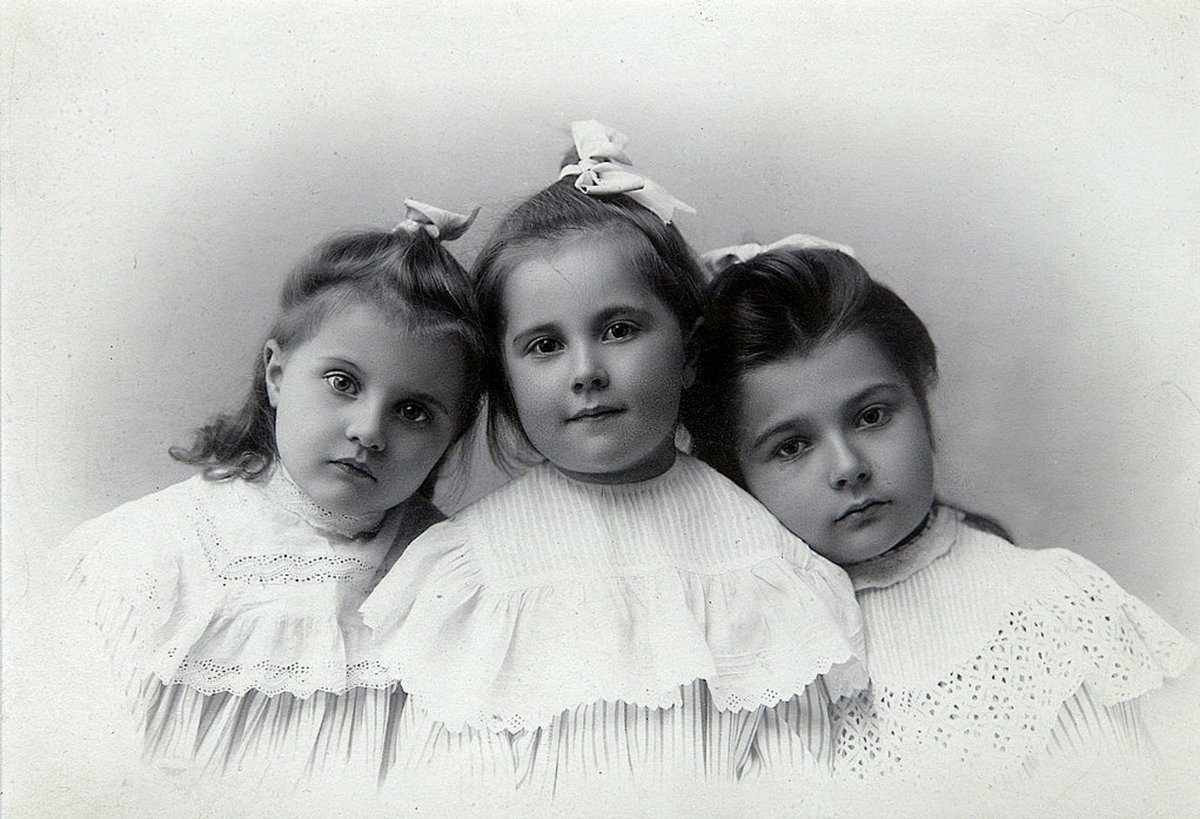 CaucasusWorld's tweet photo. Portrait of children. Baku, Azerbaijan (1909.) Photo by Julian Zelinsky. https://t.co/9qHs6n5bsg