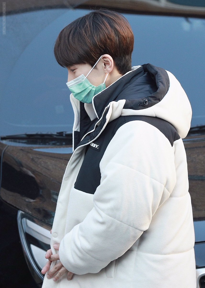 210208 네이버나우 퇴근

이 사진의 포인트는 기염뽀쨕한 손입니다 🙌

#BTOB #비투비 #서은광 #은광