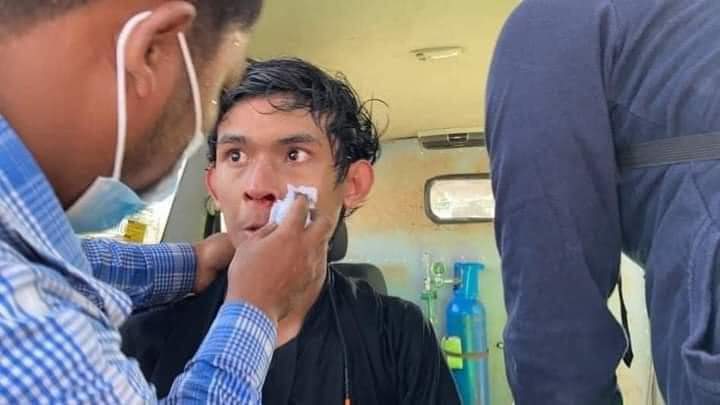 Naing15Thet's tweet photo. #Feb9Coup 
We must fight for our future. https://t.co/cq6Bg9Gofu