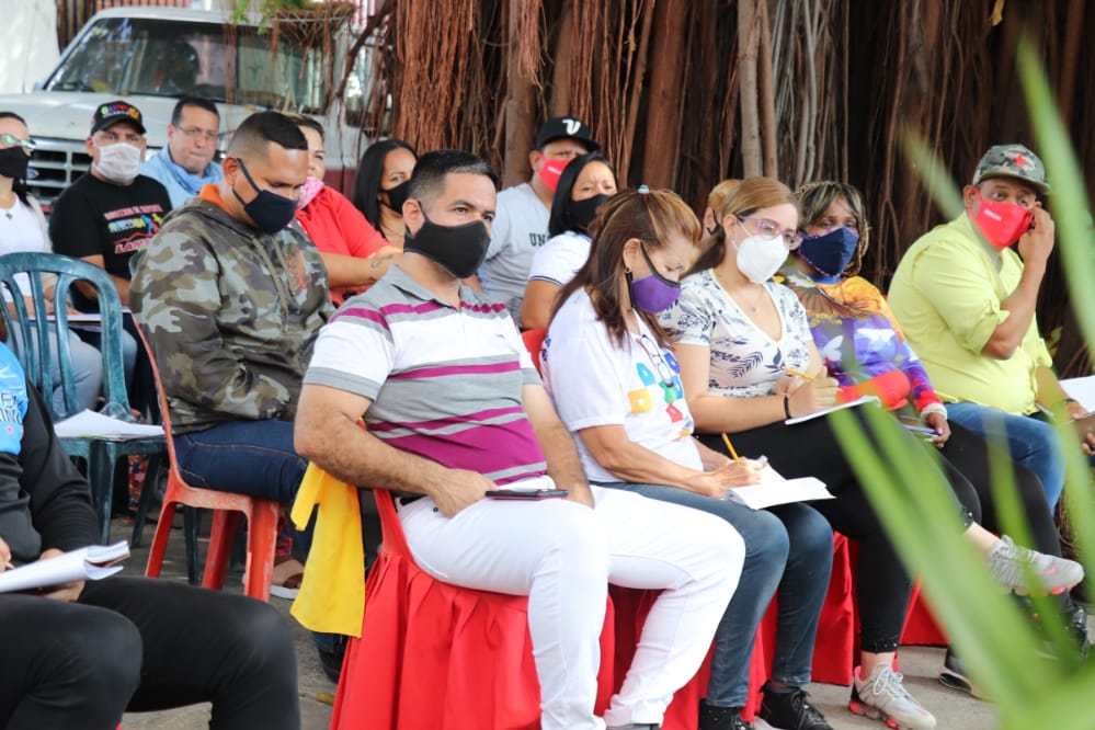 Importante reunión de trabajo  del Estado Mayor Parlamentario de #Aragua, con nuestro hermano diputado joven <a href="/Manueljuventud2/">MANUEL HERNÁNDEZ</a> , concejales y concejalas del Circuito 2 y nuestro alcalde <a href="/Zamora_PSUV_/">Alexis Zamora</a> desde  nuestro @McpalFLA 
#FlexibilizacionSegura 
<a href="/NicolasMaduro/">Nicolás Maduro</a> 
<a href="/RMarcoTorres/">Rodolfo Marco Torres</a>