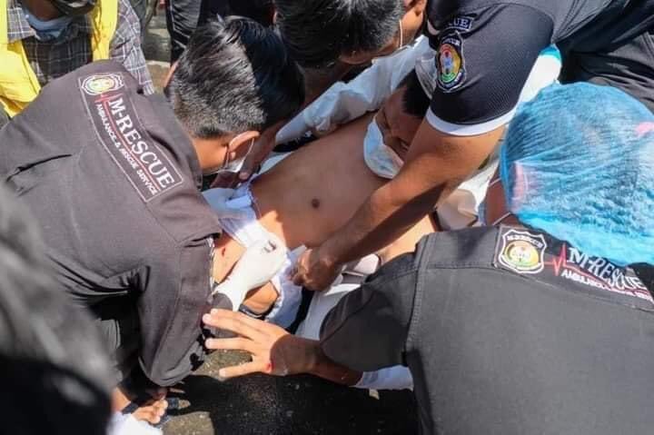 MayinEdin's tweet photo. The Military and their disciple started shootings with real guns to civilians even we protest peacefully at the center. All civilians didn’t cross their permission line but they do abusively. 

Please Save Myanmar 🙏#myanmarmilitarycoup #SaveMyanmar https://t.co/kn10Swhf1K