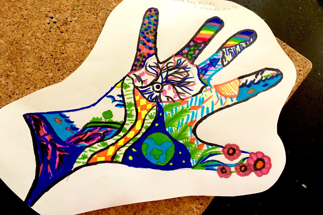 danniart85's tweet photo. In memory of one that we lost, our year 7 students are making Zentangle coloured hands for a tribute to their PSM who passed away from Covid recently. #remember #colouredhandsinspire https://t.co/t2EZFAv4JO
