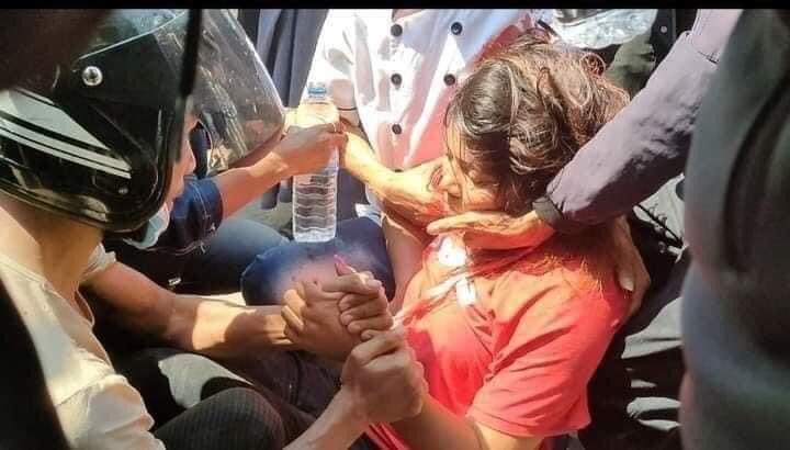 MayinEdin's tweet photo. Our 19 year old Myanmar citizen got head shot by Myanmar Police, although she was protesting peacefully for Military Coup! #HearTheVoiceOfMyanmar #Myanmarcoup https://t.co/GbDHKc2QDq