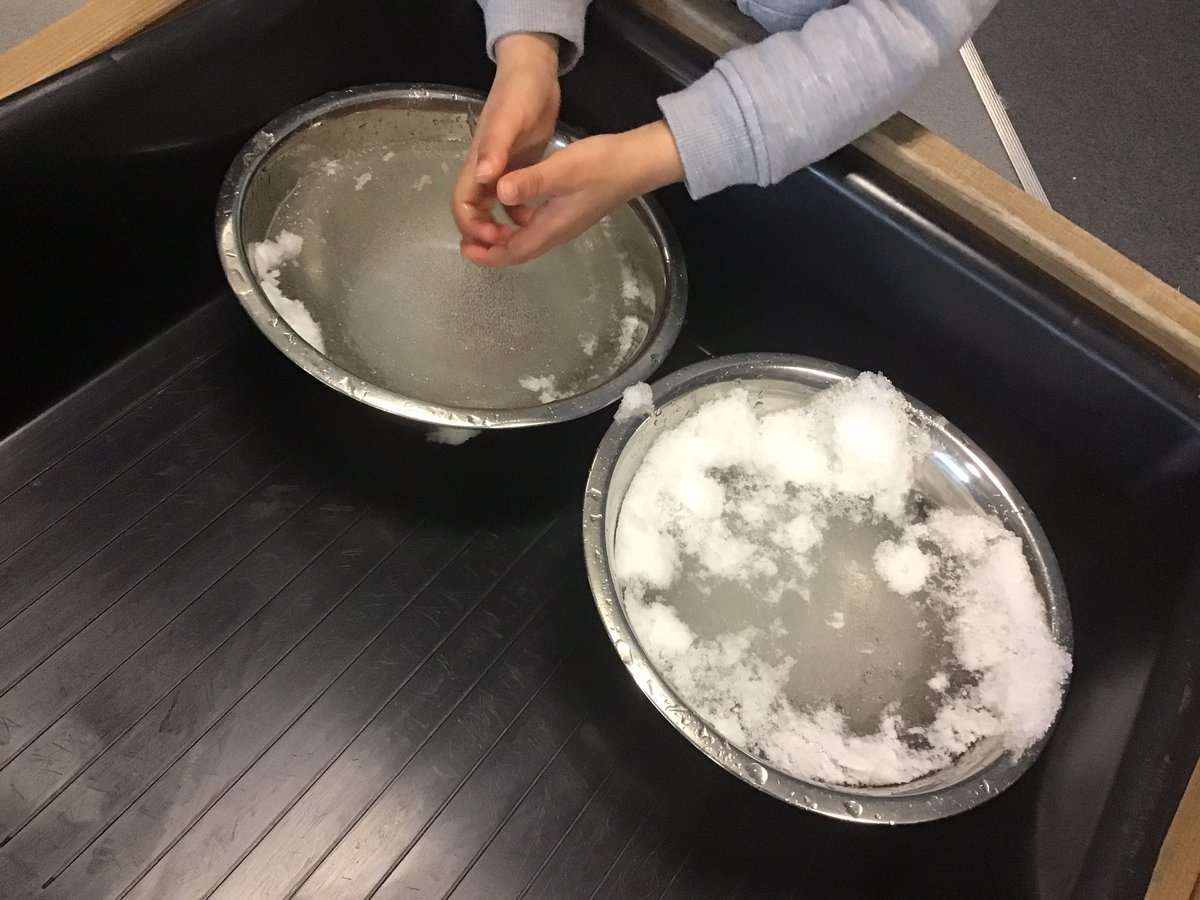 LozellsCM's tweet photo. High levels of fascination and child led learning experiences in our Nursery bubble this morning. 
#earlyyears 
@LozellsPrimary https://t.co/zQL66dLwJP