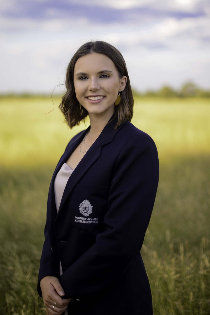 VMNDamesNWU's tweet photo. 𝗛𝗖 𝗜𝗻𝘁𝗿𝗼𝗱𝘂𝗰𝘁𝗶𝗼𝗻

𝗟𝗮𝘂𝗿𝗶 𝗟𝗼𝘂𝗯𝘀𝗲𝗿

Her portfolios are SRCS &amp; Clothing. She also is the corridor HC member of Bacchus. 

#mynwu #nwupukke #vergeetmynie #gaanvirgoud #hkbekendstelling https://t.co/LBSBXm3Tsd