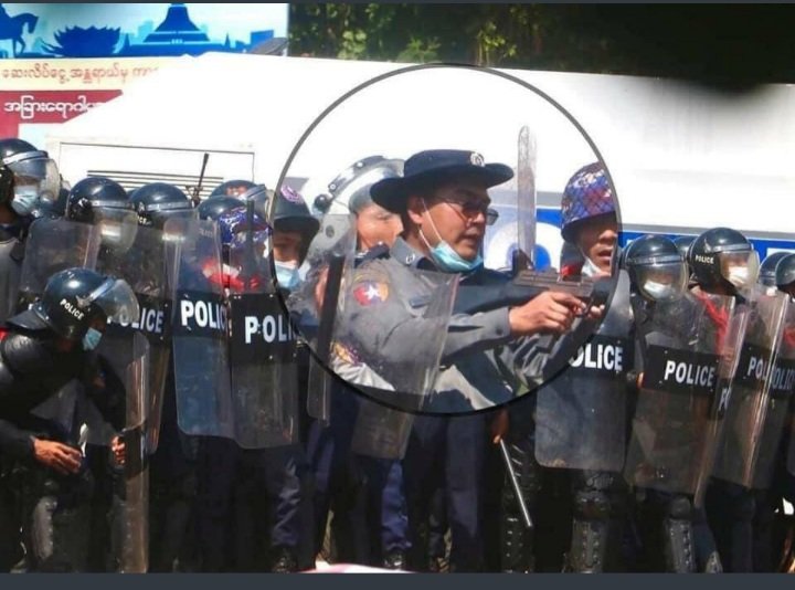 valendilenchu's tweet photo. The military soldiers in Nay Pyi Taw shot with real bullets! Three citizens injured!! 

#WhatishappeninginMyanmar 
#myanmarmilitarycoup 
#RejectTheMilitary 
#Feb9coup https://t.co/CVXjYQljnx