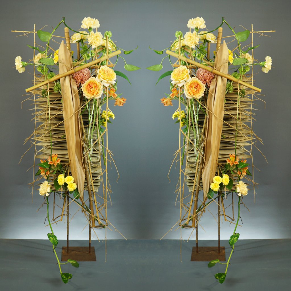 MarkPampling's tweet photo. More experimentation with bamboo parts ... leaves, stems, branches, etc.
#bamboobits
#bamboo
#bambusa
#disbudchrysanthemum
#dianthus
#carnation
#rose
#ambrosiaroses
#palmtrash
#pothos
#alstroemeria
#bambooleaves https://t.co/ojU8cSPa14