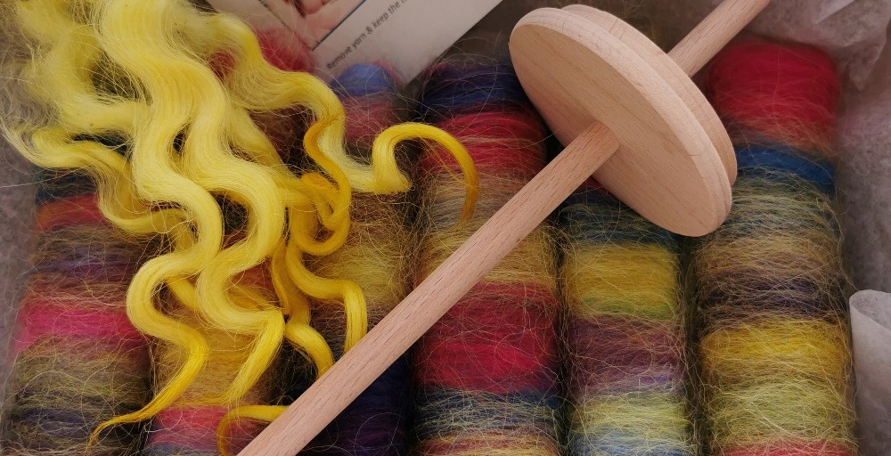 twistedfelter's tweet image. This rare breed spinning starter kit contains everything you need to get started. Hand blended wool fibres, a handmade wooden drop spindle and full colour instructions. Also includes some lustrous locks to add in if you choose. 
.
.
.
#learntospin #dropspindle #rarebreedwool