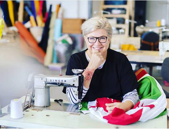 'The majority of our electricity comes from the solar panels on our factory & our staff room and offices are an homage to recycling & upcycling in the ‘make do and mend’ spirit” @reddragonmfg 

#greenmanufacturing #blog #EUfundscymru @insiderwales 

💚👉 insidermedia.com/blogs/wales/bu…