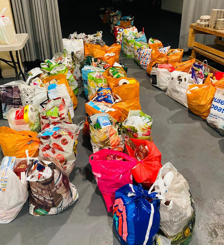 Another busy night at the #foodbank sorting donations &amp; making bags to deliver. Once this was done the volunteers were out on the road delivering the bags &amp; putting a smile 😃 on the faces of our service users.
Amazing volunteers 😍 

#tuesdaymotivations #help #Smile #volunteers