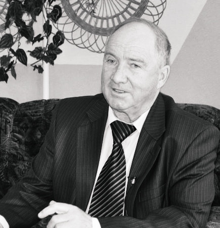 5 февраля на 73-м году жизни не стало Почетного жителя Красноярского района Шевякова Виктора Степановича.
Прощание с ним состоится завтра, 10 февраля, в 11-45 от дома № 49 по ул. Пионерская с. Красный Яр.
<a href="/mvbelousov/">Михаил Белоусов</a>