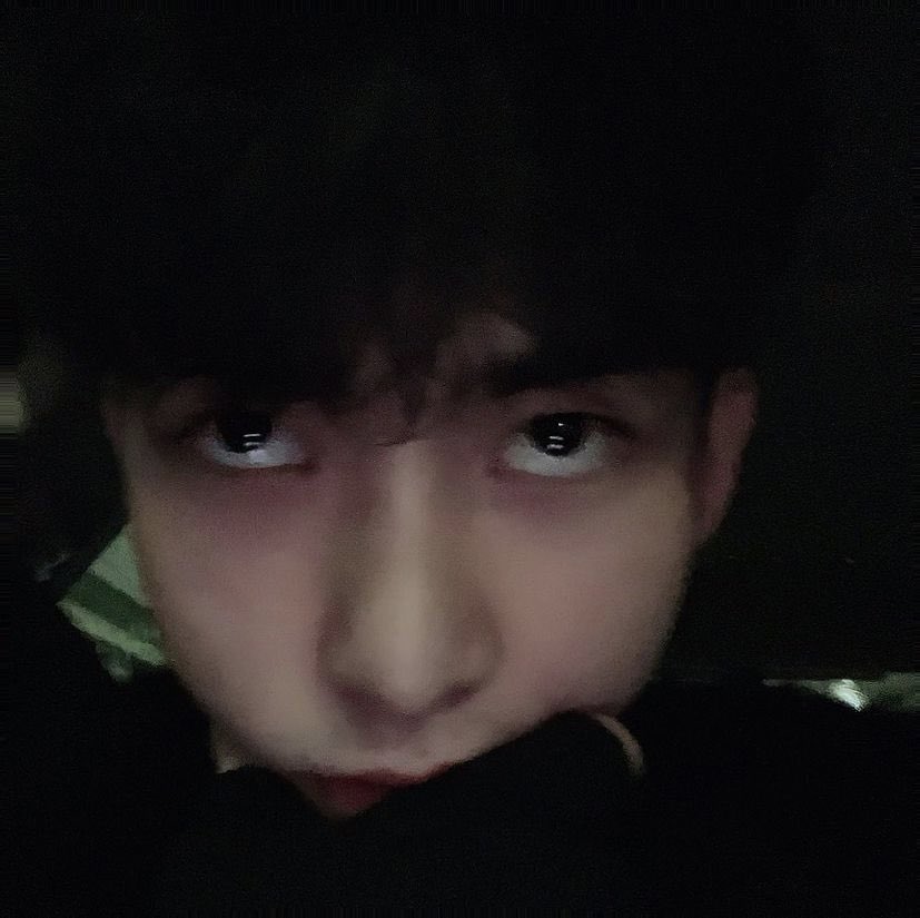💙🏹 Hyunjun‘s latest IG post:

“I worked out, slept, went back to work out, and now I'm practicing.
#zoomshot #selfiemode” 

#HEOHYUNJOON #허현준 #HYUNJUNHUR