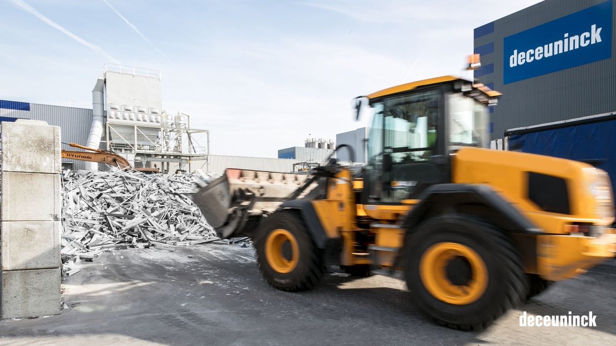 En Deceuninck cuadriplicamos la capacidad de #reciclaje de #PVC a 45k toneladas por año. Por lo que, por cada kg de PVC reciclado, se ahorra en 2 kg de CO2. #sostenibilidad