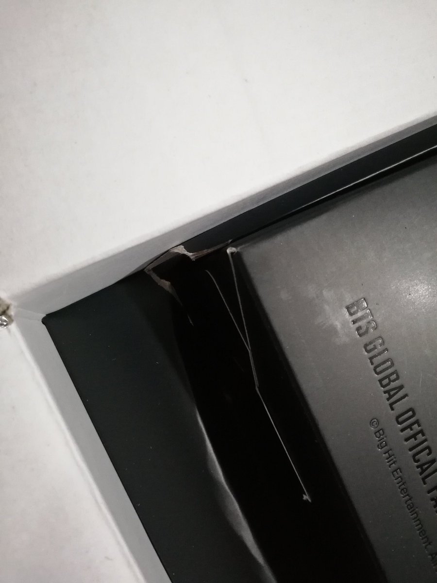 SSShopPH's tweet photo. #SSShopUpdates for December box.
Nag-arrive na po dito sa bahay namin ang boxes. Pero we received the boxes, specifically the ARMY kits, na sira ang boxes. Sinubukan kong i-open ang sarili kong kit, sira din ang mismong nasa loob ng box kahit na sealed sya.
-🐧 https://t.co/h7Fc0RHhKZ
