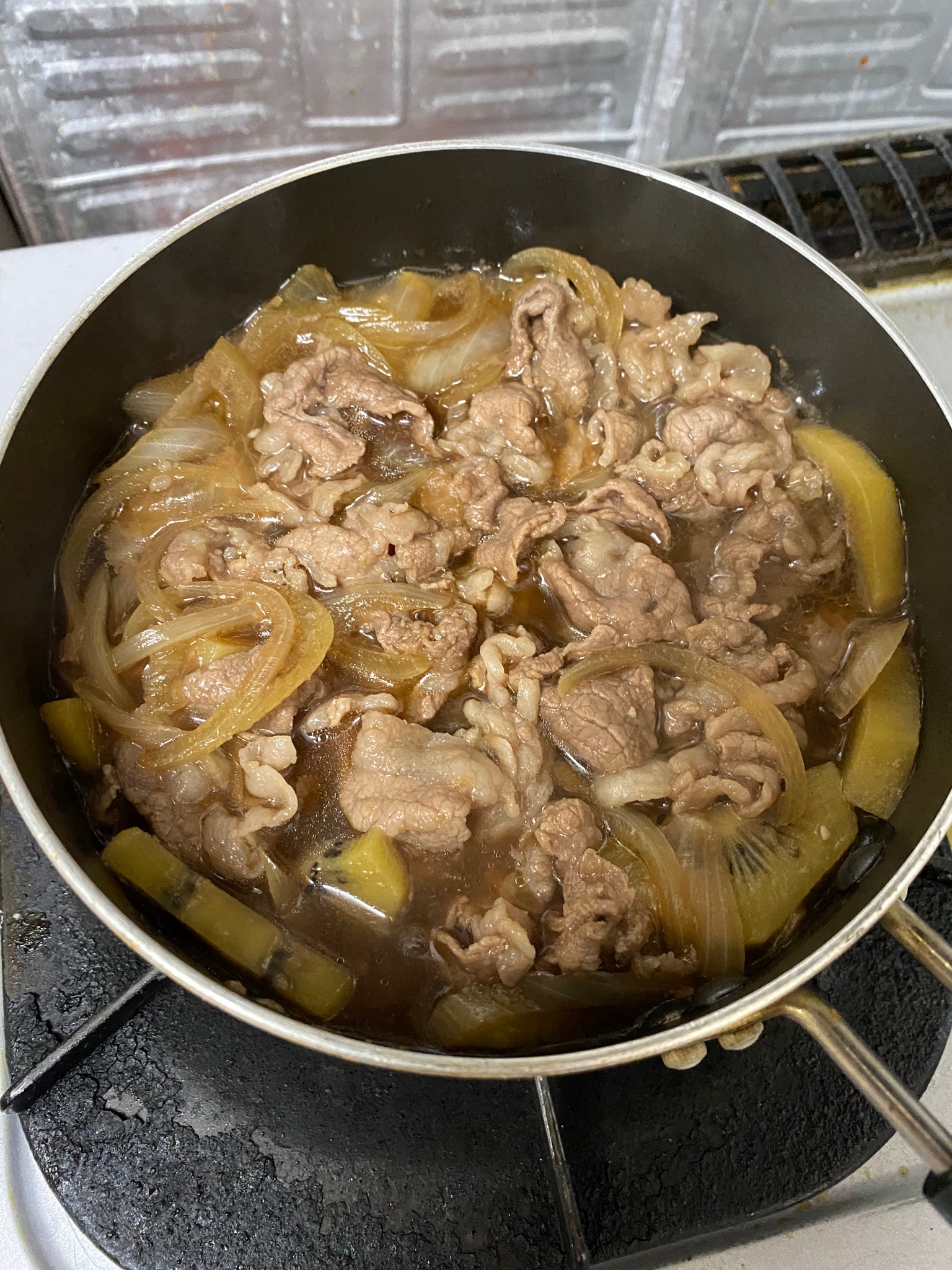 よしお まかないチャレンジの牛丼作ってみた キウイの酸味が爽やかでうまい 今まで作った牛丼で一番うまいな O T Co Krdsfkmisb Twitter