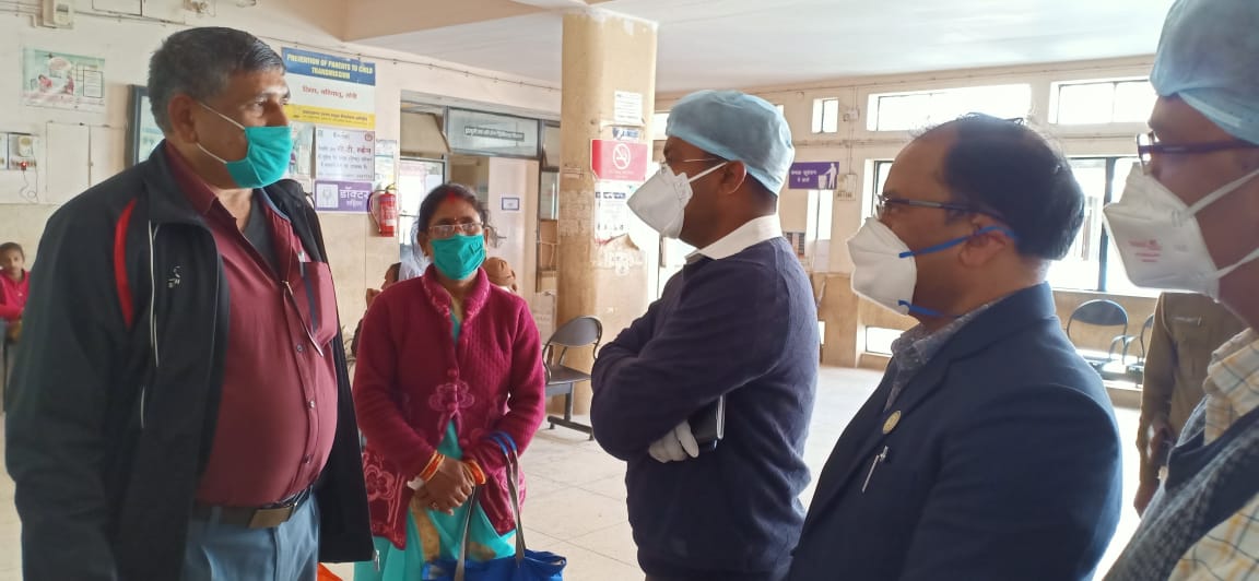 JharkhandAids's tweet photo. Today Shri Rajeev Ranjan IAS visited ART centre RIMS Ranchi &amp; interacted with some of the PLHIV members &amp; distributed Free ART medicine to them &amp; also discussed with officials to build our ART centre as a Model ART. @NACOINDIA @rajeev_ias @BannaGupta76 @dr_bhakat @JharkhandCMO https://t.co/33cuPwiyBe